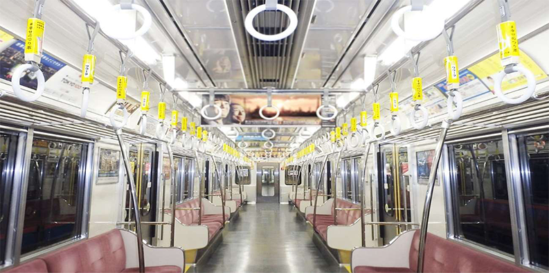 「#幸せのつり革」車両